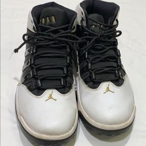 Nike Air Joardan max aura.